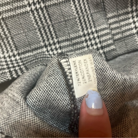 BRANDY Melville Houndstooth Black White Plaid Baby Tee - Picture 3 of 6